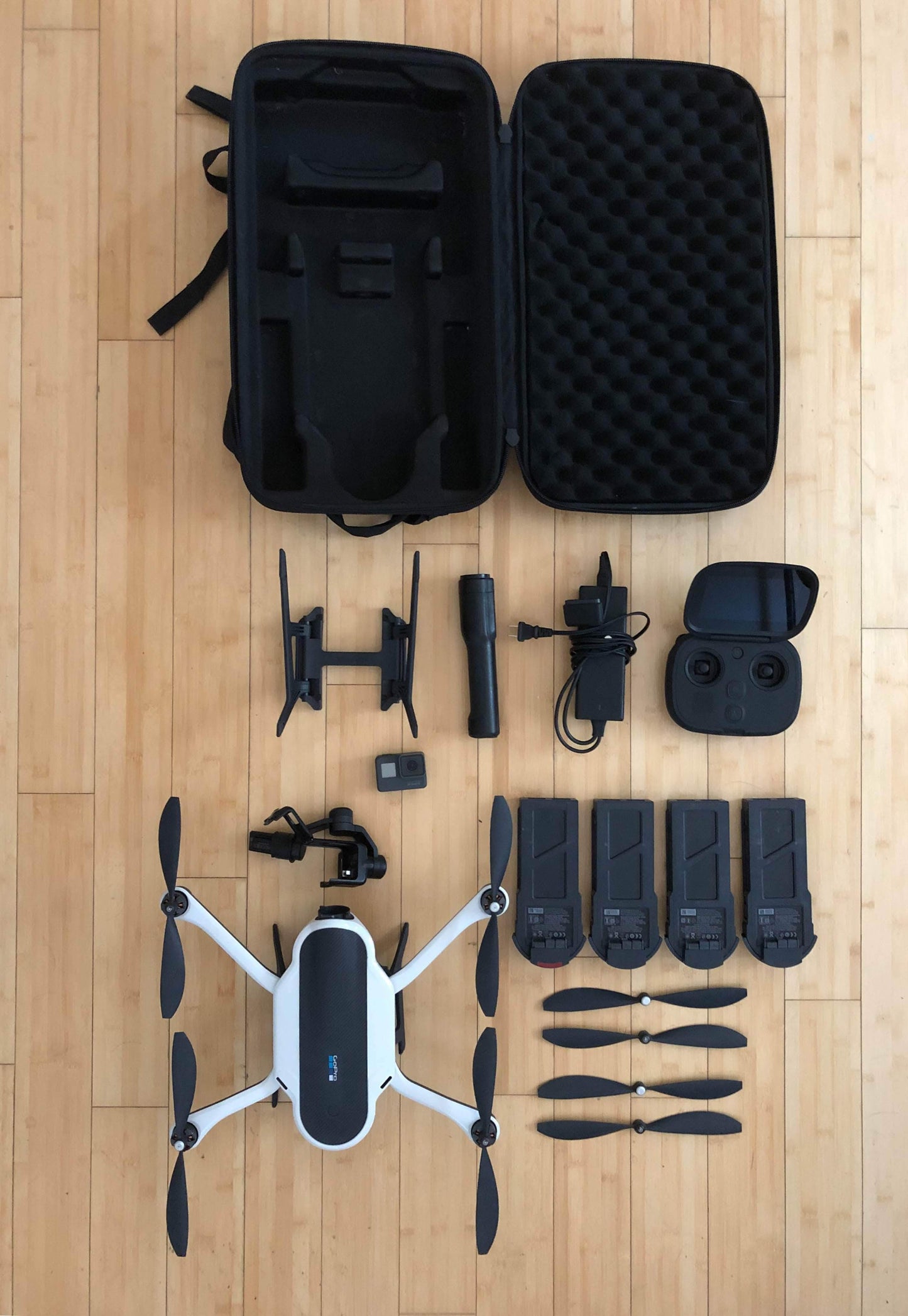 Madera Outdoor Garage USED - Excellent condition | GoPro Drone | Hero 6 | Grip | stabilizer | gopro battery | 4 drone batteries | controller | case